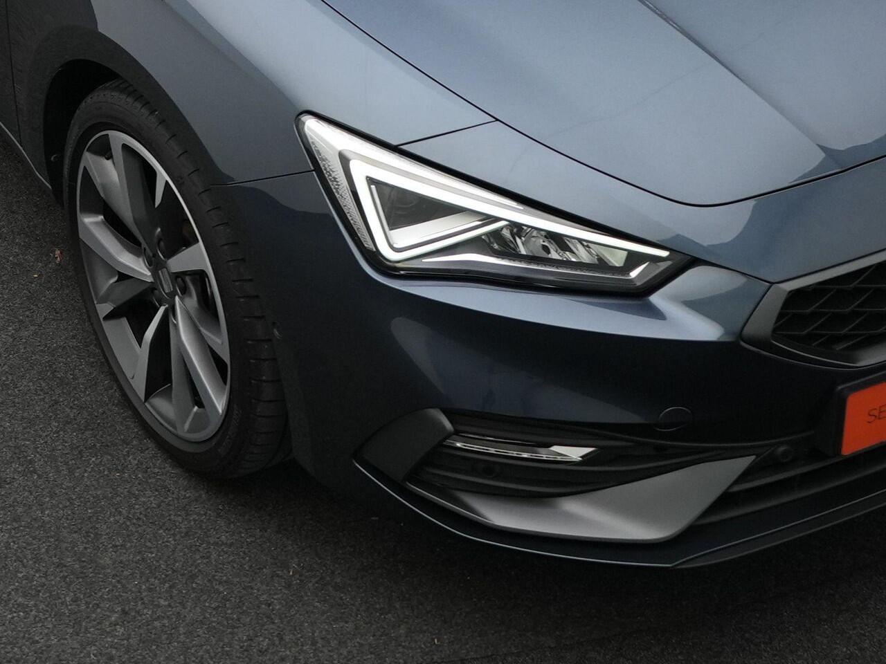 Seat LEON Sportstourer 1.0 eTSI 110 pk DSG FR Business Intense | Panoramadak | Achteruitrijcamera | Navigatie | Adaptive Cruise