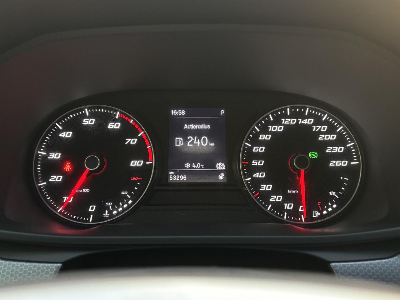 Seat LEON Sportstourer 1.5 eTSI Style Business Intense Elekt. Trekhaak | Stuurwiel verwarming