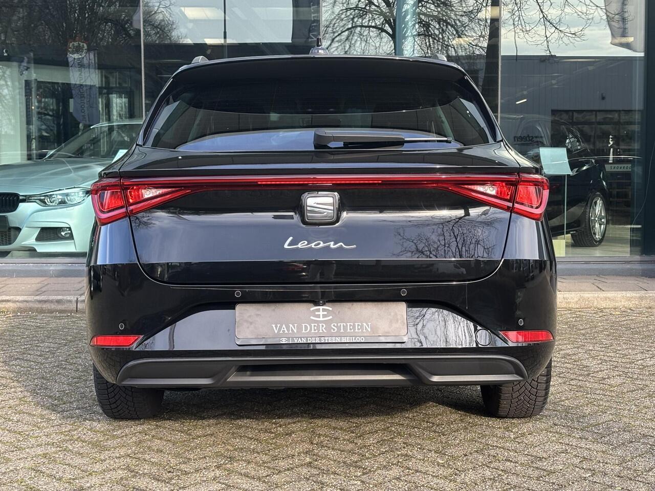 Seat LEON Sportstourer 1.5 eTSI Style Business Intense Elekt. Trekhaak | Stuurwiel verwarming