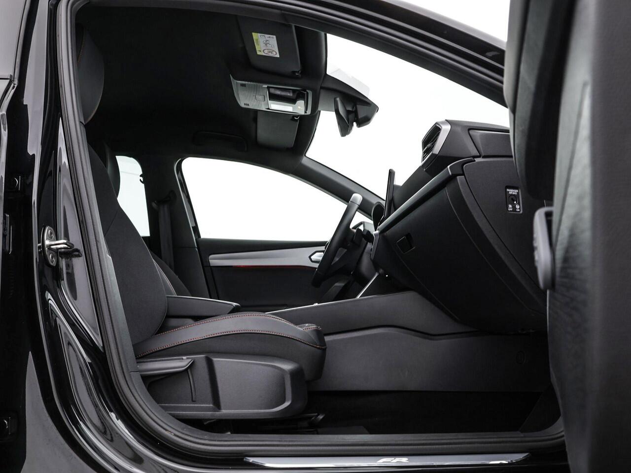 Seat LEON Sportstourer 1.0 eTSI 110pk DSG Style Business Intense · Apple/Android Car Play · Navigatie · P-Sensoren · Cruise Control · Sfeerverlichting · 18'' Inch · Garantie t/m 16-01-2028 of 100.000km