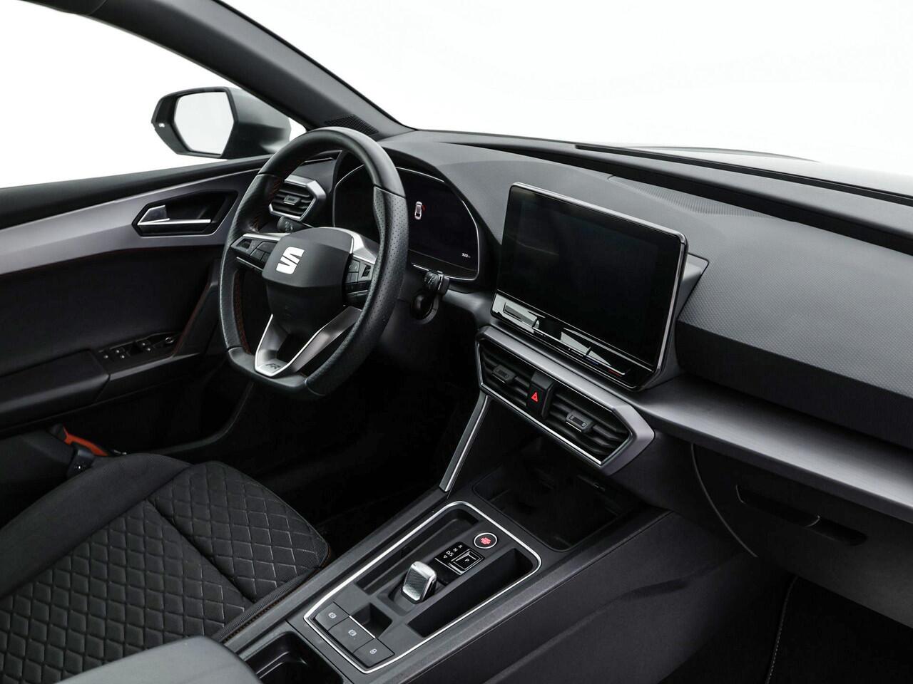 Seat LEON Sportstourer 1.0 eTSI 110pk DSG Style Business Intense · Apple/Android Car Play · Navigatie · P-Sensoren · Cruise Control · Sfeerverlichting · 18'' Inch · Garantie t/m 16-01-2028 of 100.000km