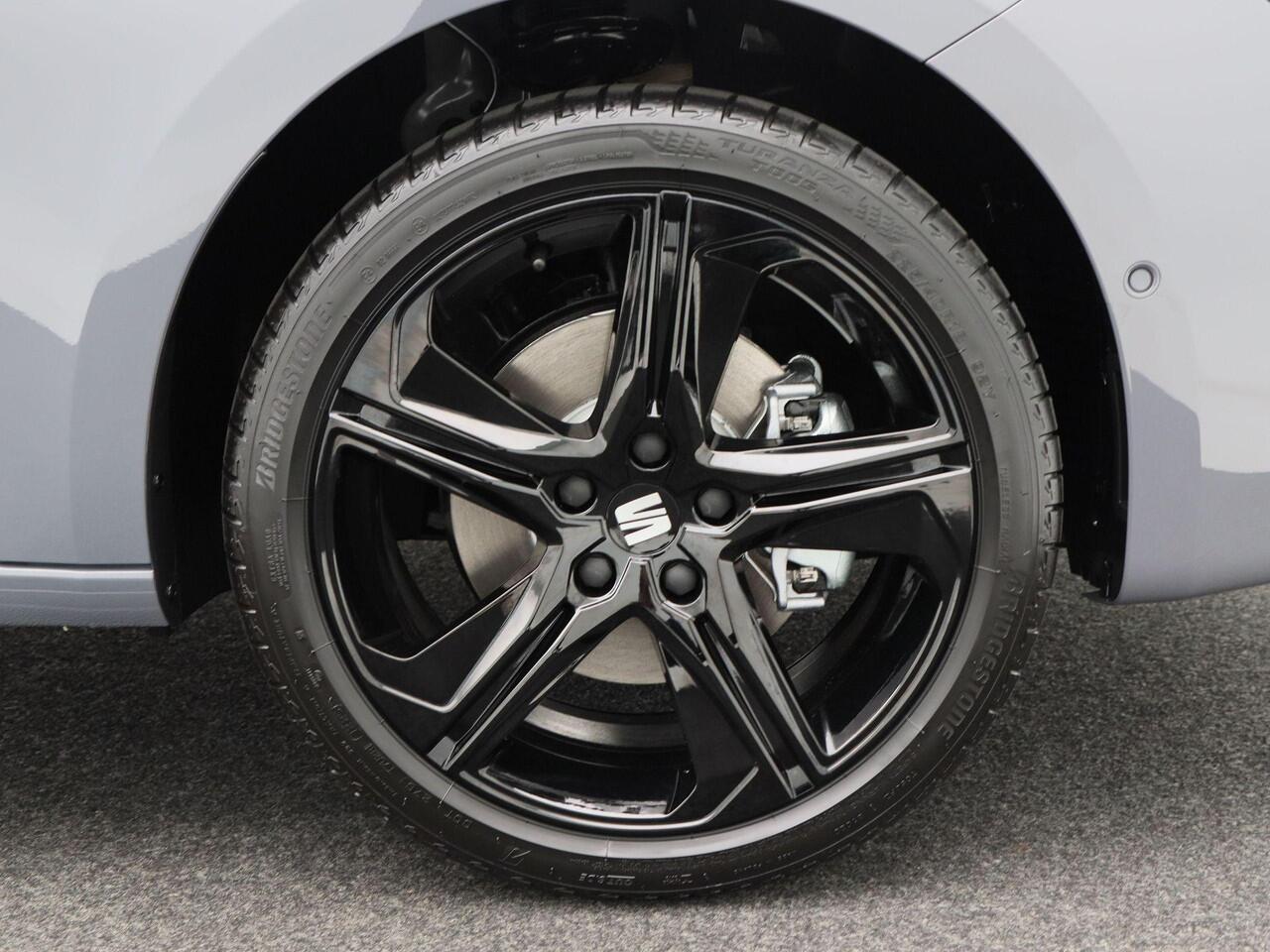 Seat LEON Sportstourer FR Business 1.5 TSI eHybrid PHEV 204pk | Trekhaak | Adaptive cruise control | Achteruitrijcamera | Black pack