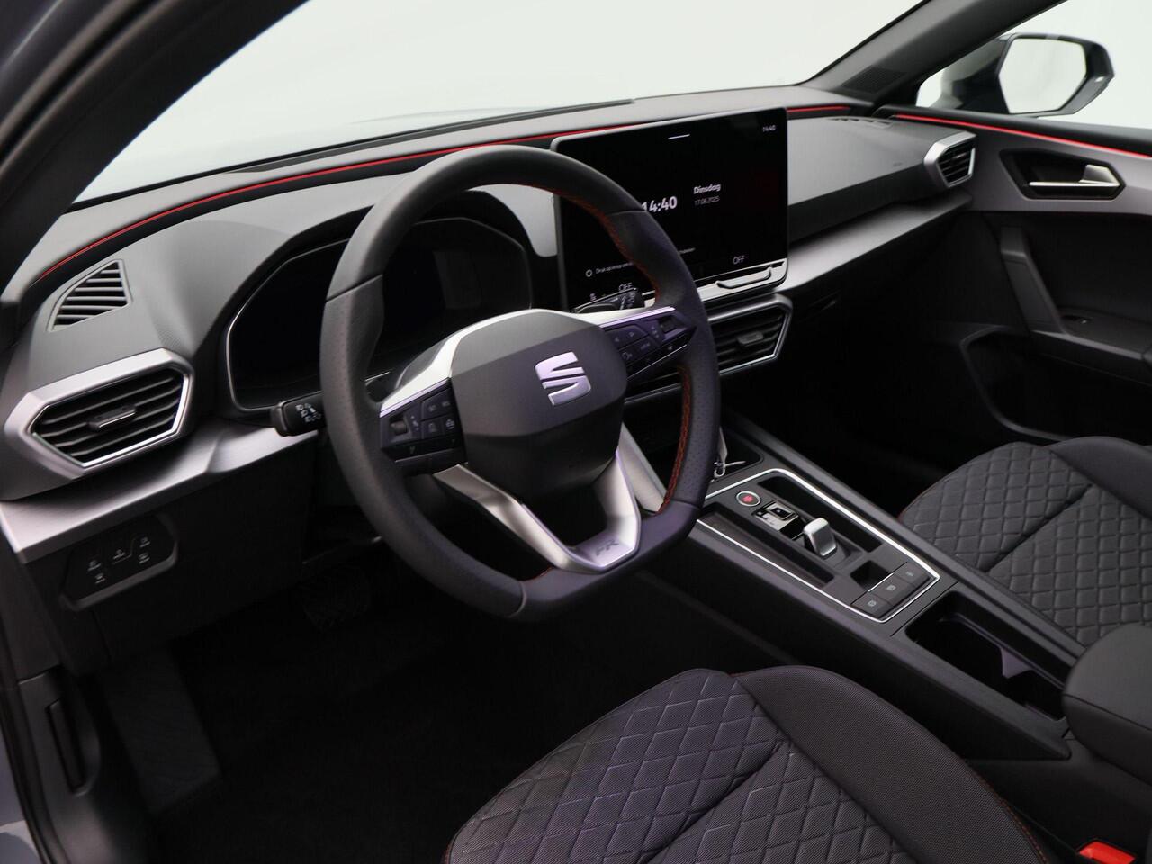 Seat LEON Sportstourer FR Business 1.5 TSI eHybrid PHEV 204pk | Trekhaak | Adaptive cruise control | Achteruitrijcamera | Black pack