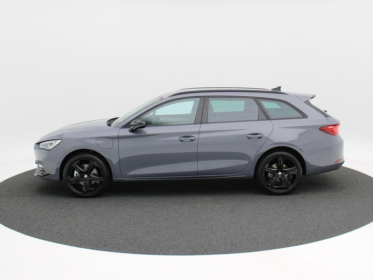 Seat LEON Sportstourer FR Business 1.5 TSI eHybrid PHEV 204pk | Trekhaak | Adaptive cruise control | Achteruitrijcamera | Black pack