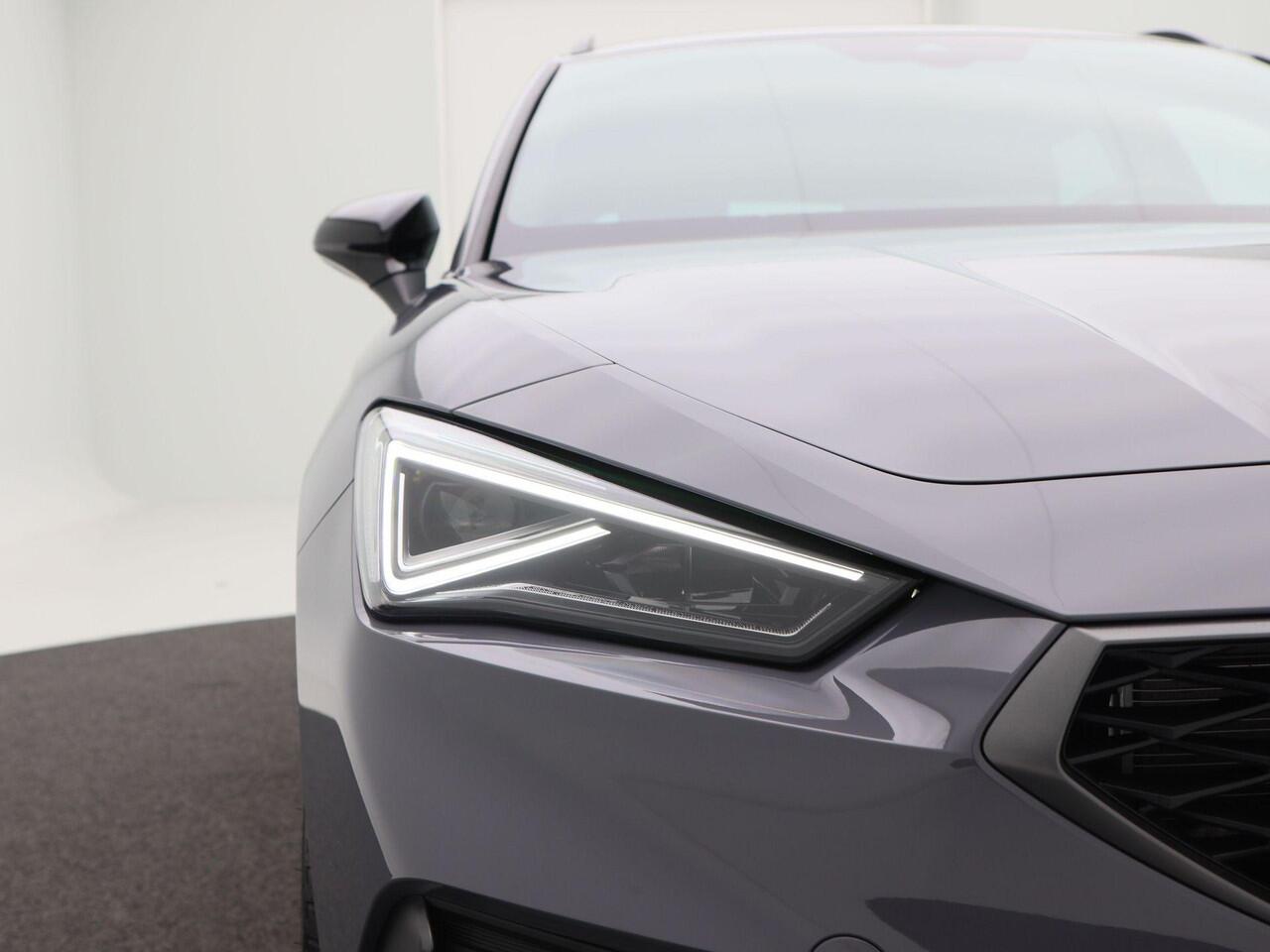 Seat LEON Sportstourer FR Business 1.5 TSI eHybrid PHEV 204pk | Trekhaak | Adaptive cruise control | Achteruitrijcamera | Black pack