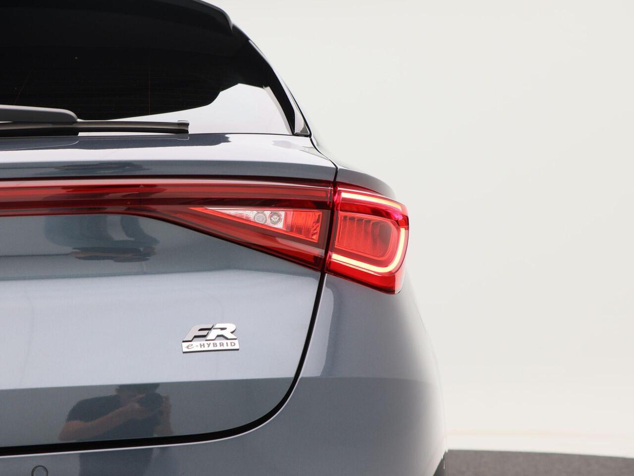 Seat LEON Sportstourer FR Business 1.5 TSI eHybrid PHEV 204pk | Trekhaak | Adaptive cruise control | Matrix LED | Achteruitrijcamera