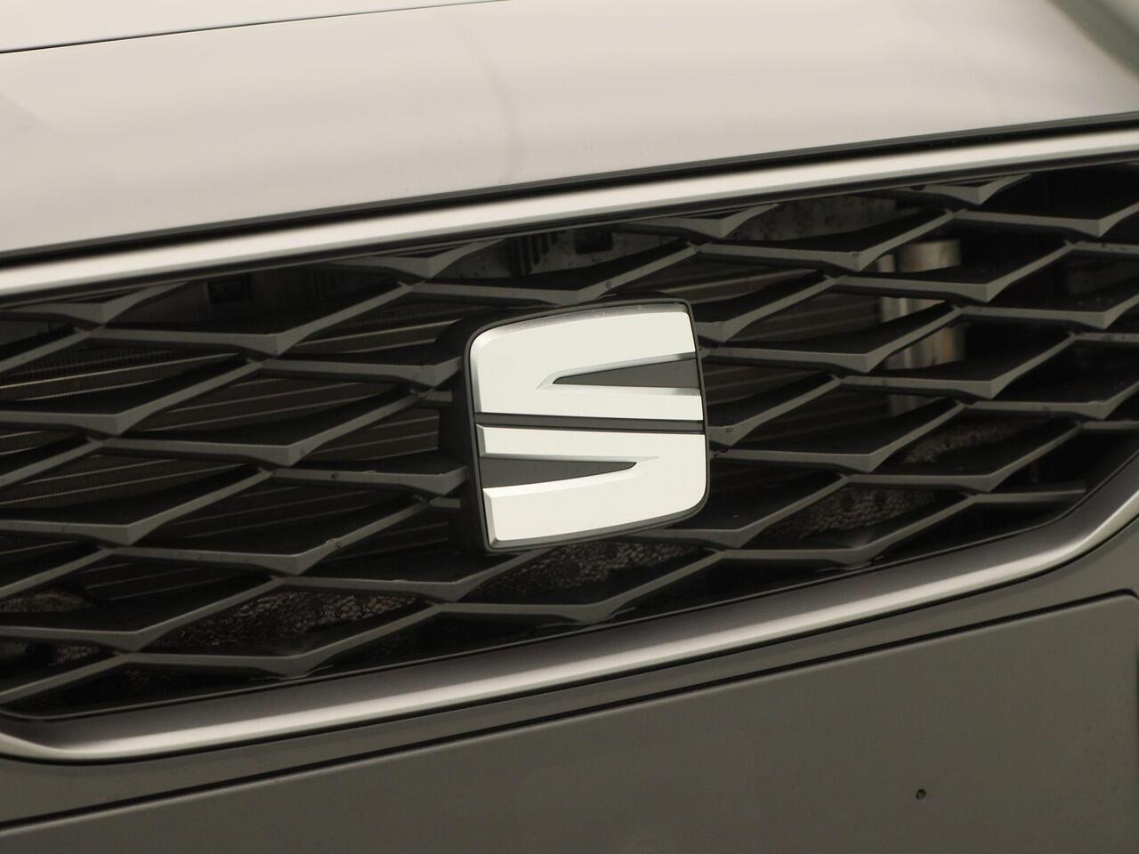 Seat LEON Sportstourer FR Business 1.5 TSI eHybrid PHEV 204pk | Trekhaak | Keyless | Stoelverwarming | Achteruitrijcamera