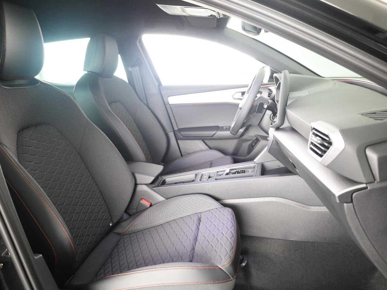 Seat LEON 1.5 TSI 204pk e-Hybrid FR Business | Black Pack | Trekhaak | Led Matrix