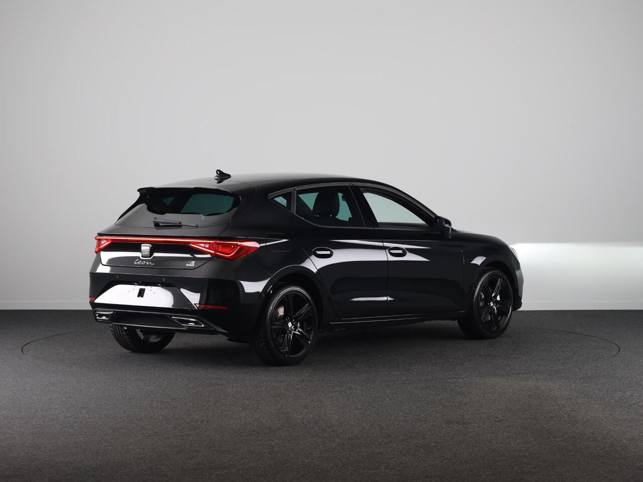 Seat LEON 1.5 TSI 204pk e-Hybrid FR Business | Black Pack | Trekhaak | Led Matrix