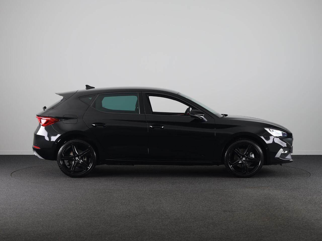 Seat LEON 1.5 TSI 204pk e-Hybrid FR Business | Black Pack | Trekhaak | Led Matrix