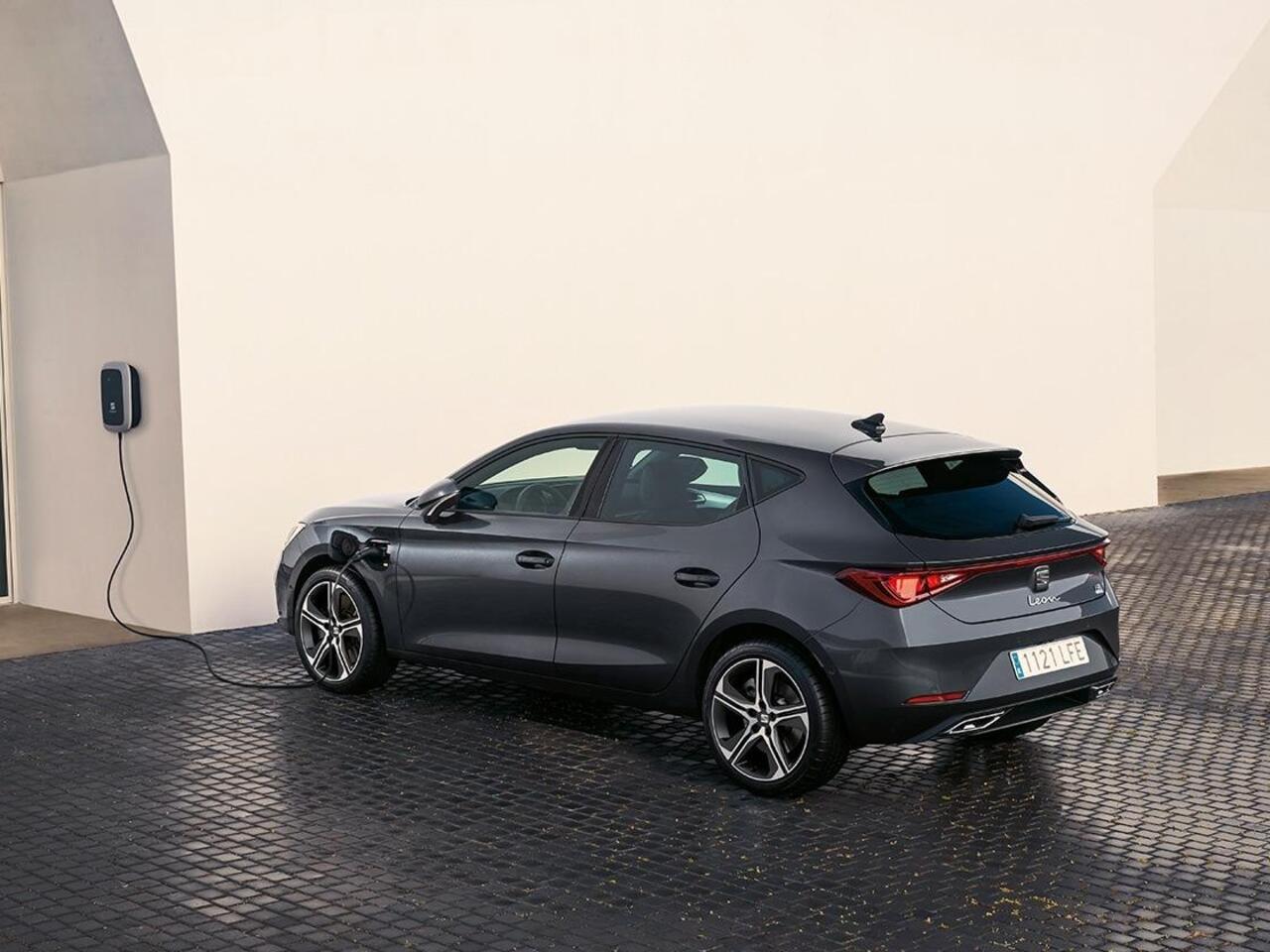 Seat LEON FR Business 1.5 TSI eHybrid 150 kW / 204 PK