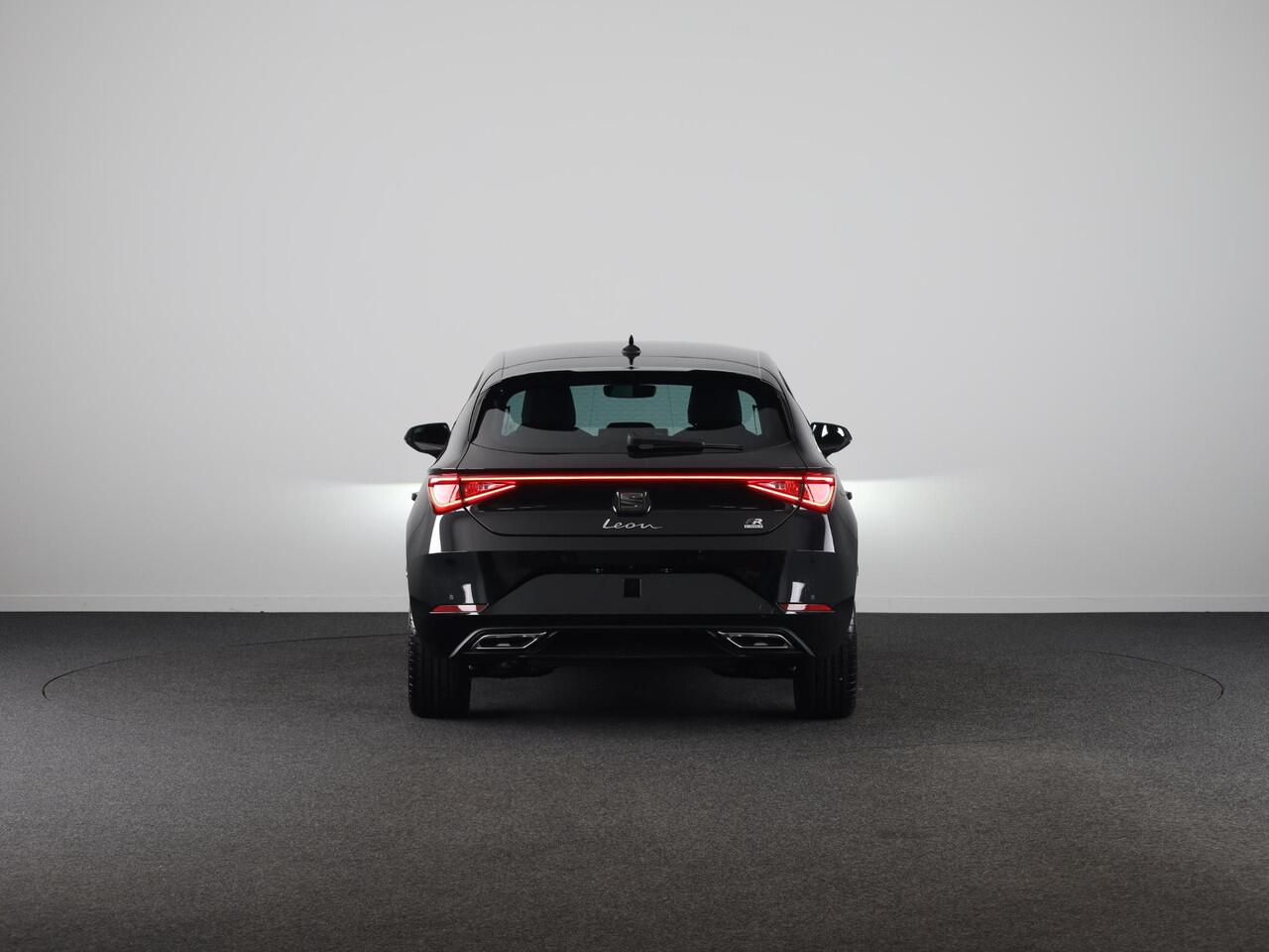 Seat LEON 1.5 TSI 204pk e-Hybrid FR Business | Black Pack | Adaptive Cruise | Blind spot | Trekhaak | Led Matrix