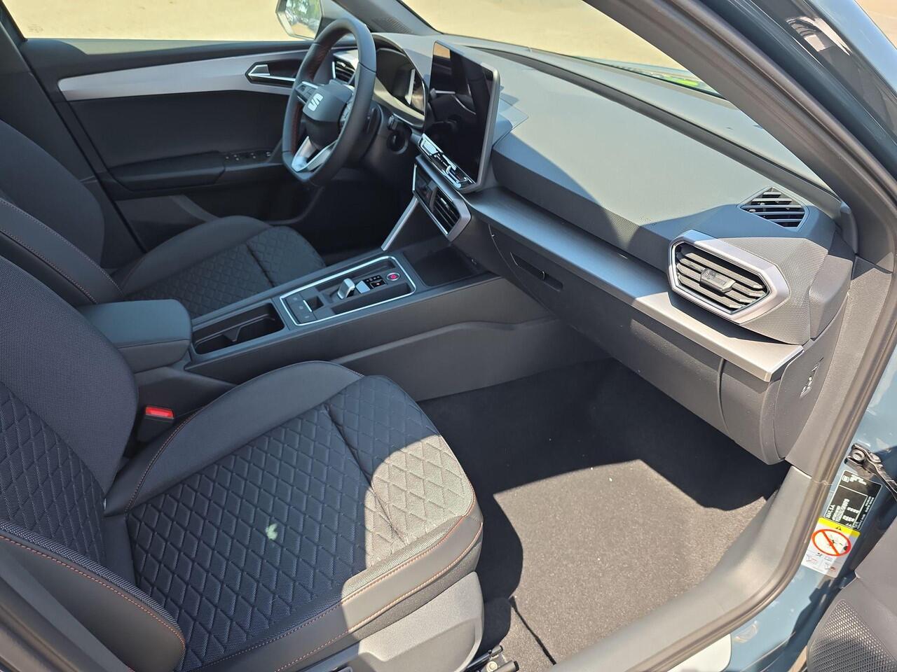 Seat LEON Sportstourer FR Business 1.5 TSI eHybrid 150kW / 204pk Stationw | Safe & Driving | Trekhaak zwenkbaar |