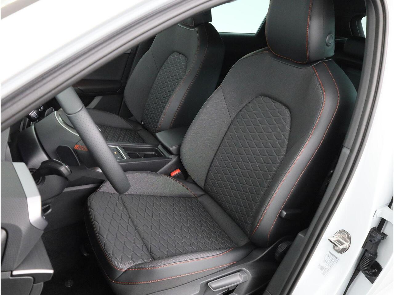 Seat LEON Sportstourer FR Business 1.5 TSI eHybrid 150 kW / 204 pk |