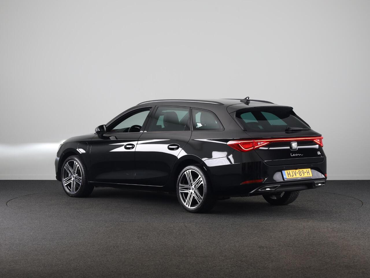 Seat LEON Sportstourer 1.5 TSI e-Hybrid FR PHEV First Edition 204 pk Automaat | Verlengde garantie | Navigatie | Parkeersensoren | Achteruitrijcamera | Adaptieve cruise control |