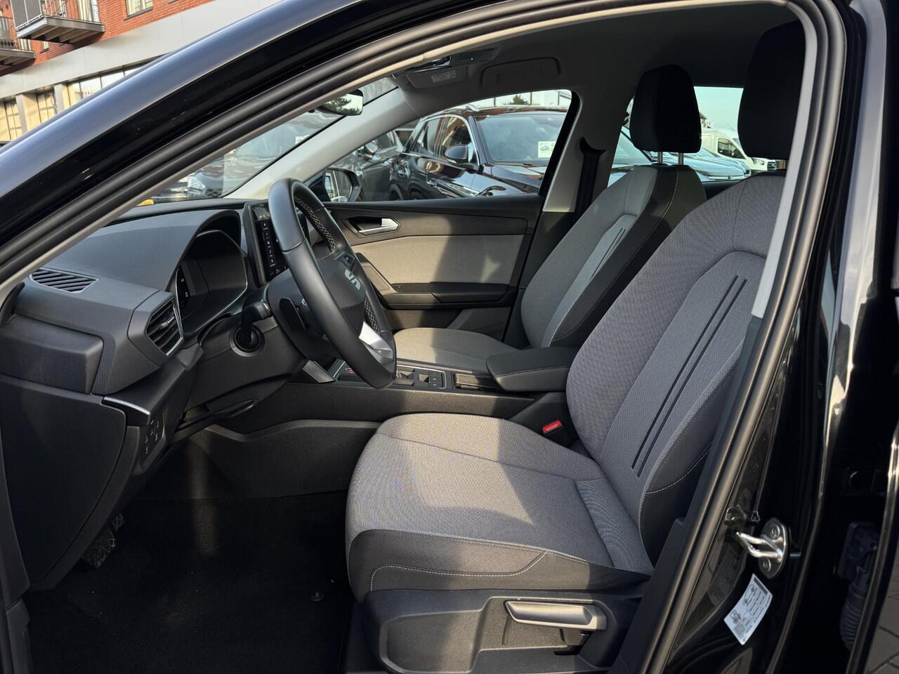 Seat LEON 1.5 eTSI Style Business Intense | Automaat | Camera