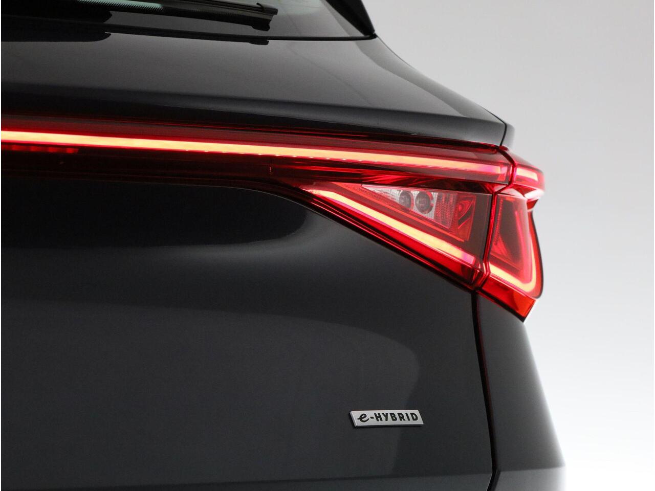 Seat LEON Sportstourer Style 1.5 TSI eHybrid 150 kW / 204 pk