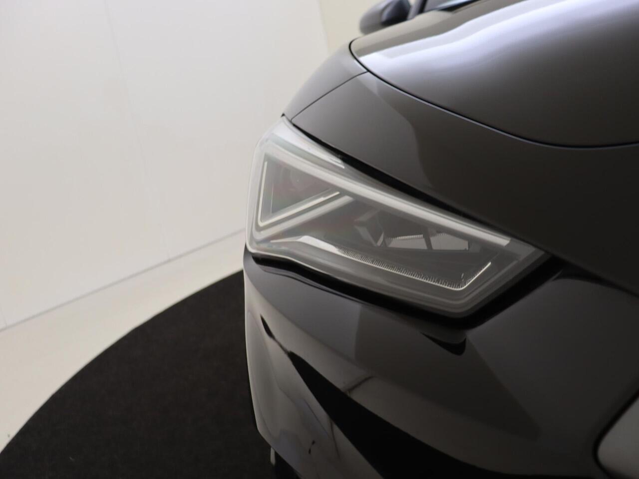 Seat LEON Sportstourer 1.5 TSI e-Hybrid FR Business | SoH 100% | Trekhaak | Parkeerassistent | Keyless | Adaptieve cruise control | Dodehoek detectie | Stoel- en stuurwielverwarming | Navigatie | Achteruitrijcamera |