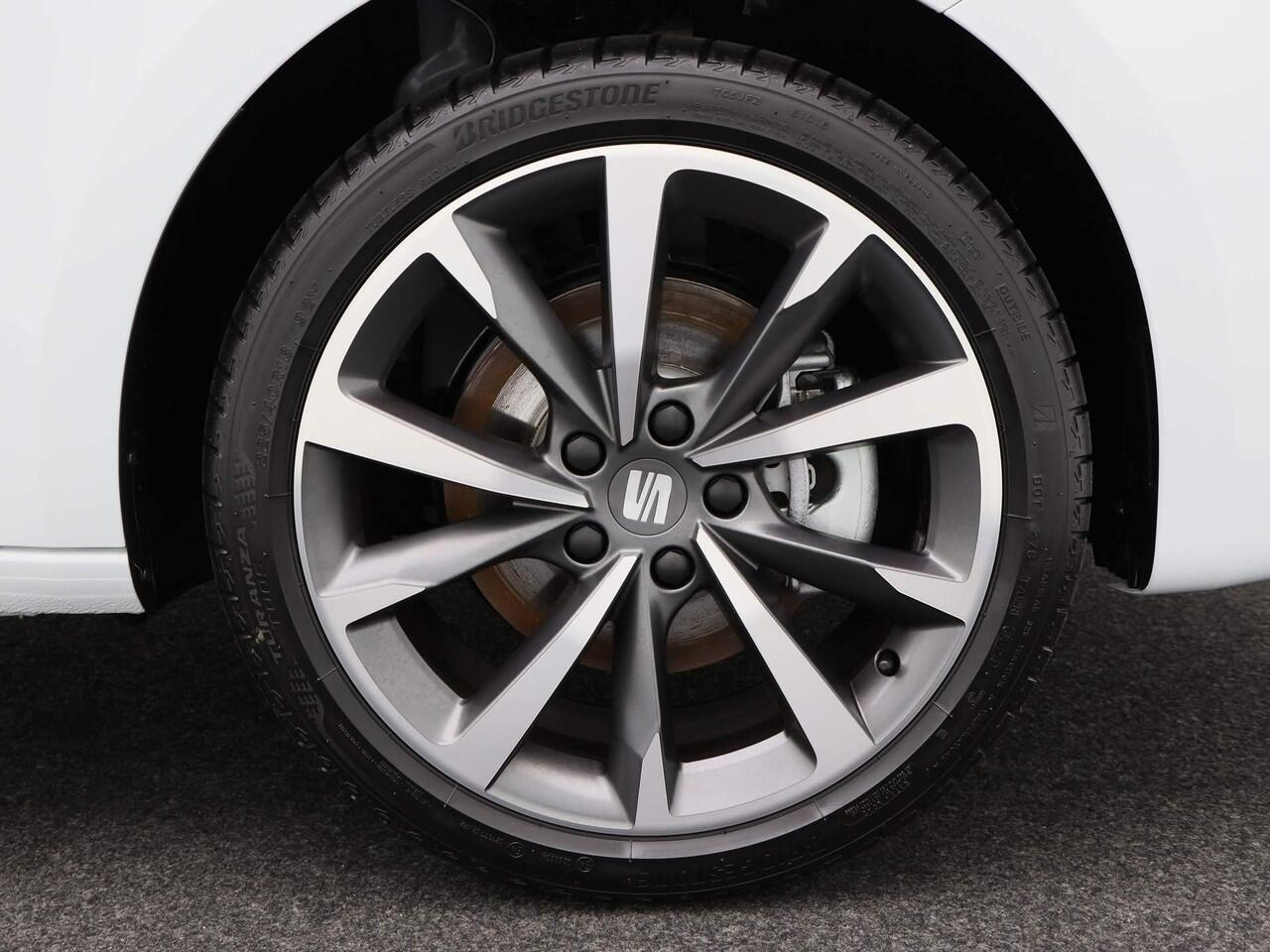 Seat LEON FR Business 1.5 TSI eHybrid PHEV 204pk | Automaat | Adaptive cruise control | Achteruitrijcamera | Navigatie | Apple carplay / Android auto