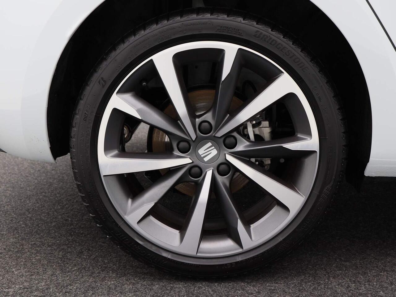 Seat LEON FR Business 1.5 TSI eHybrid PHEV 204pk | Automaat | Adaptive cruise control | Achteruitrijcamera | Navigatie | Apple carplay / Android auto