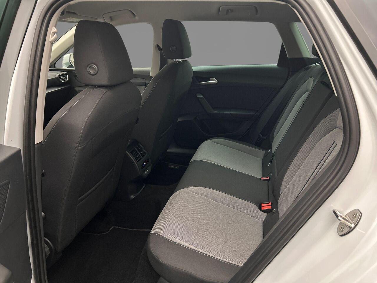 Seat LEON Sportstourer Style Business Intense 1.5 eTSI 150pk DSG Automaat Adaptive cruise control, Achteruitrijcamera, Navigatie, LED koplampen, Parkeersensoren, App connect
