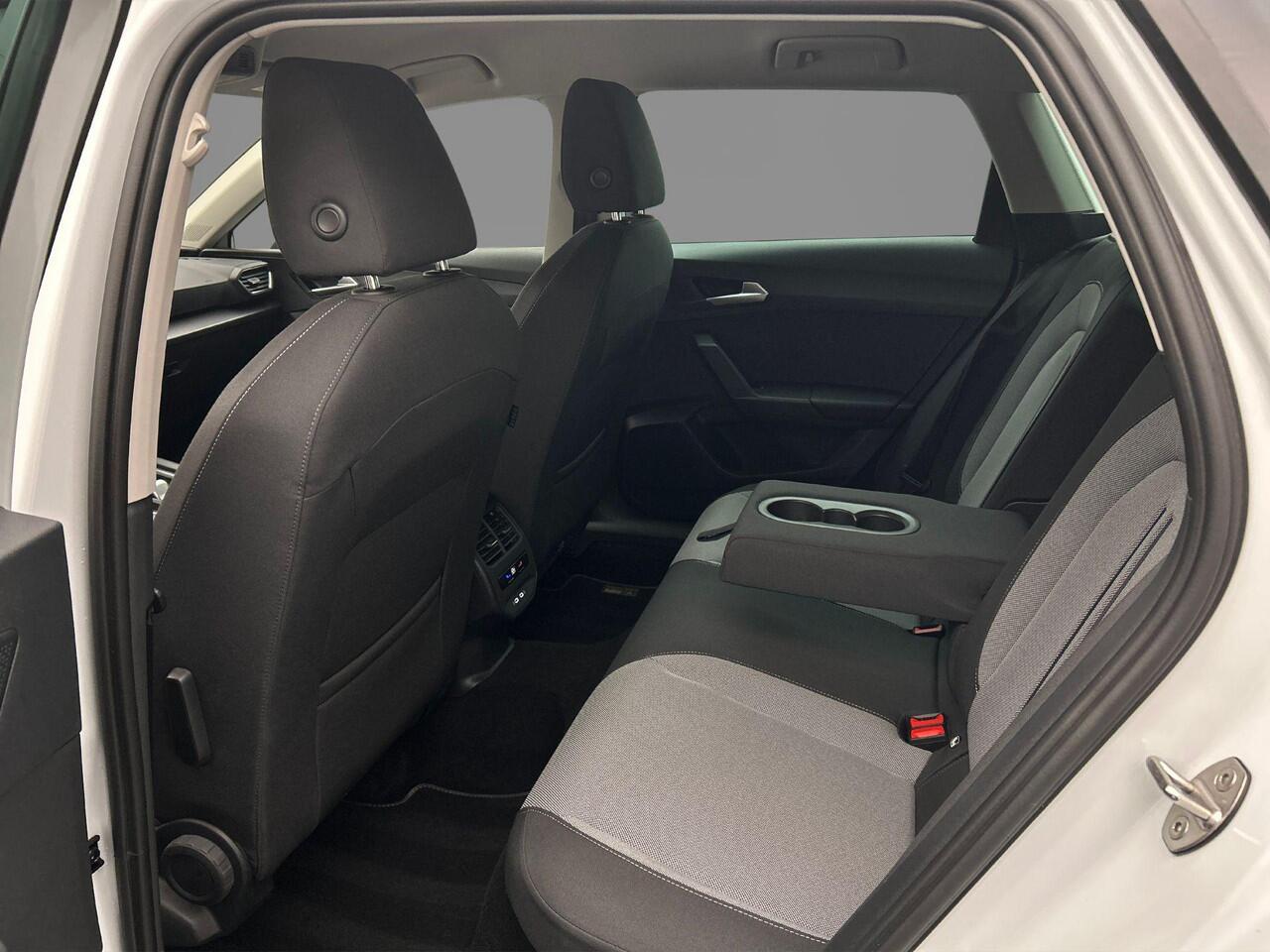 Seat LEON Sportstourer Style Business Intense 1.5 eTSI 150pk DSG Automaat Adaptive cruise control, Navigatie, Achteruitrijcamera, LED koplampen, Parkeersensoren