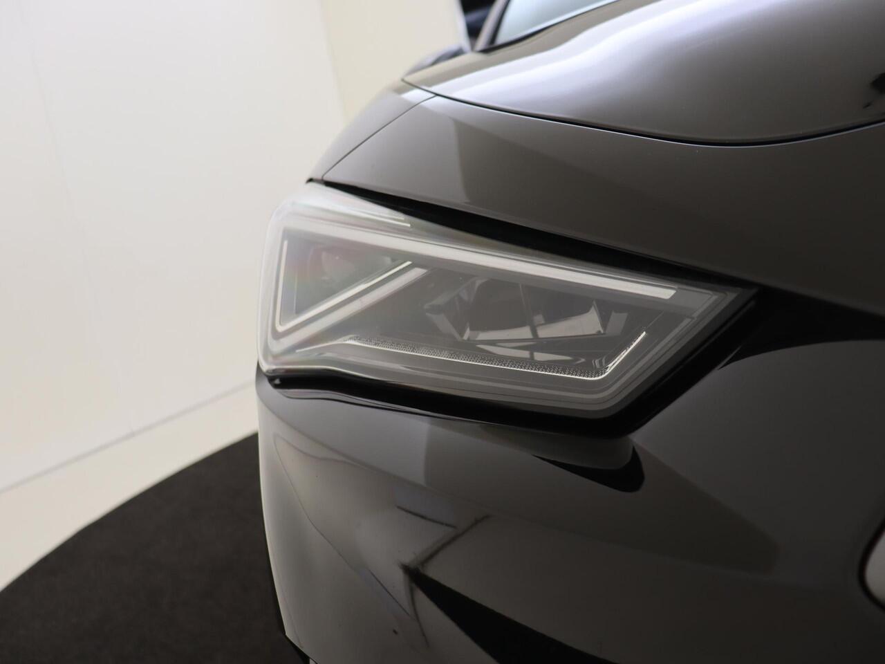Seat LEON 1.5 TSI e-Hybrid FR Business | LED Matrix Komplampen | Keyless Entry | Trekhaak Wegklapbaar | Parkeersensoren Voor + Achter | 18" Lichtmetalen Velgen | Achterruitrijcamera |