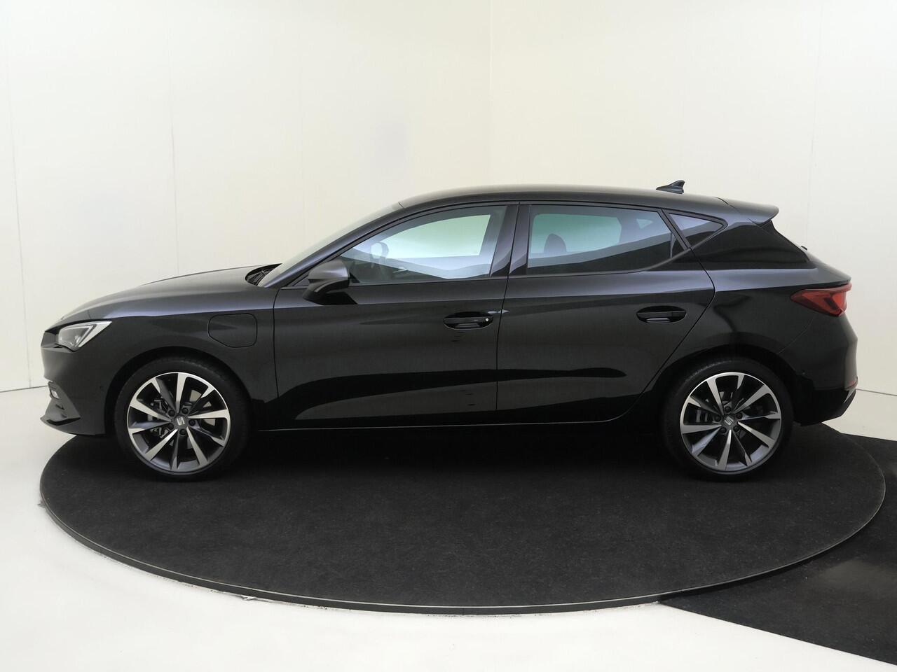 Seat LEON 1.5 TSI e-Hybrid FR Business | LED Matrix Komplampen | Keyless Entry | Trekhaak Wegklapbaar | Parkeersensoren Voor + Achter | 18" Lichtmetalen Velgen | Achterruitrijcamera |