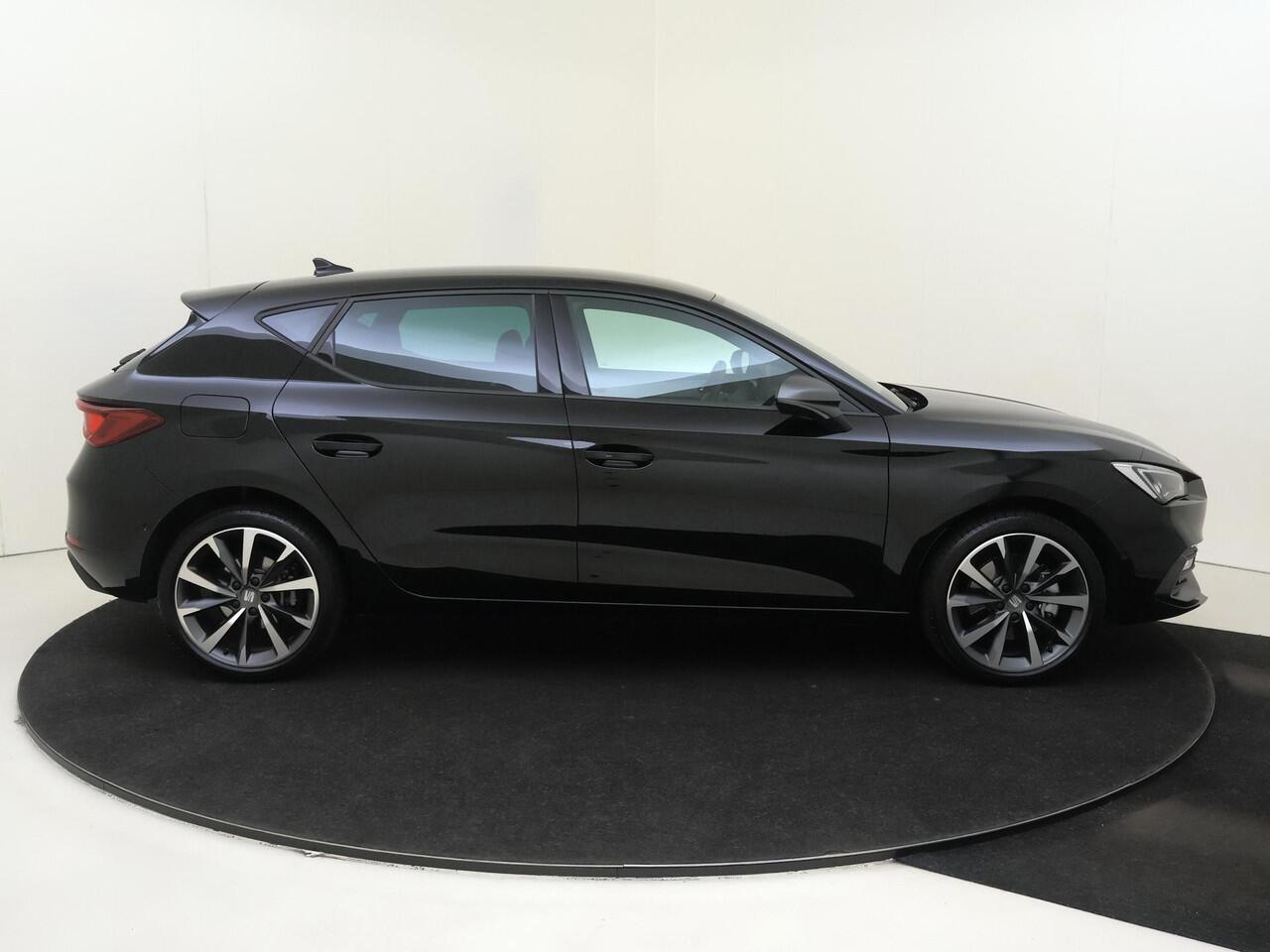 Seat LEON 1.5 TSI e-Hybrid FR Business | LED Matrix Komplampen | Keyless Entry | Trekhaak Wegklapbaar | Parkeersensoren Voor + Achter | 18" Lichtmetalen Velgen | Achterruitrijcamera |