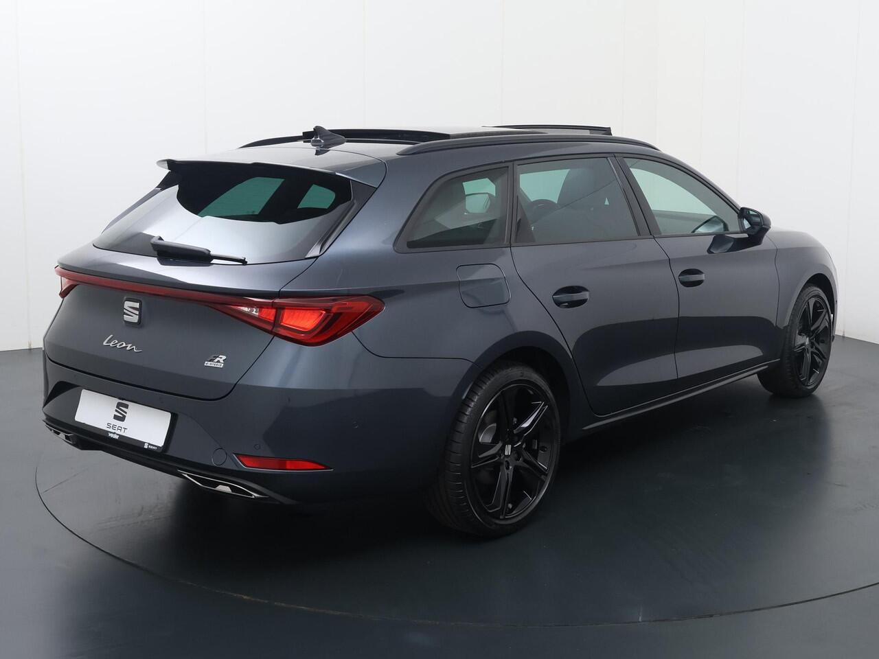 Seat LEON FR Business 1.5 TSI eHybrid 150kW / 204pk DSG | Black Pack | Panoramadak | LED Matrix |