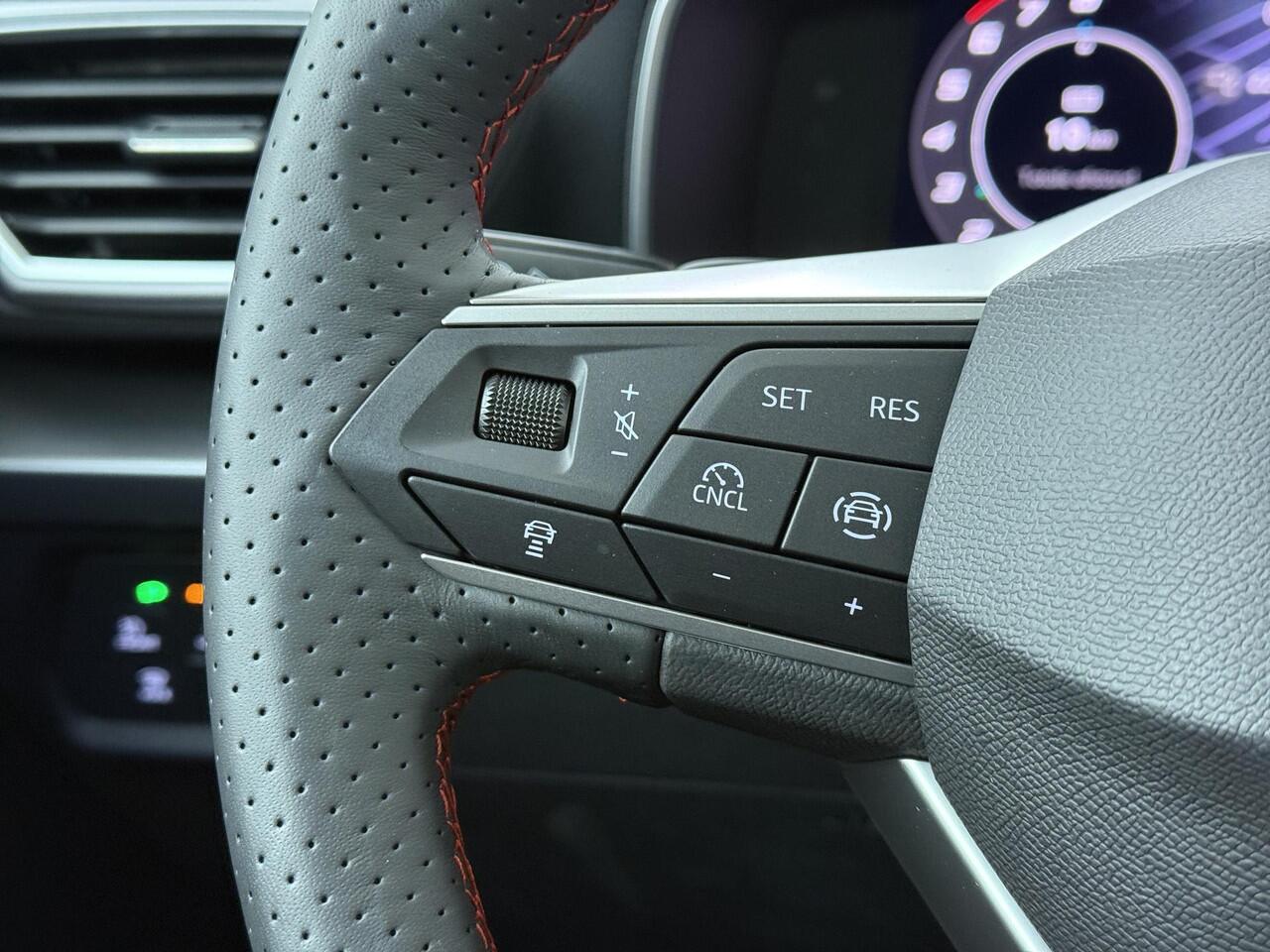 Seat LEON FR Business 1.5 TSI eHybrid 150kW / 204pk DSG | Black Pack | Panoramadak | LED Matrix |