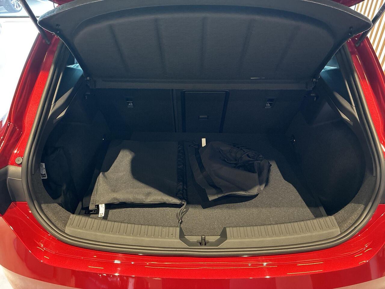 Seat LEON FR Business 1.5 TSI eHybrid 150 kW / 204 PK Hatchb 6 versn. DSG | Panoramadak | matrix led | Safe & driving pack | 3000,- Herwaardering!