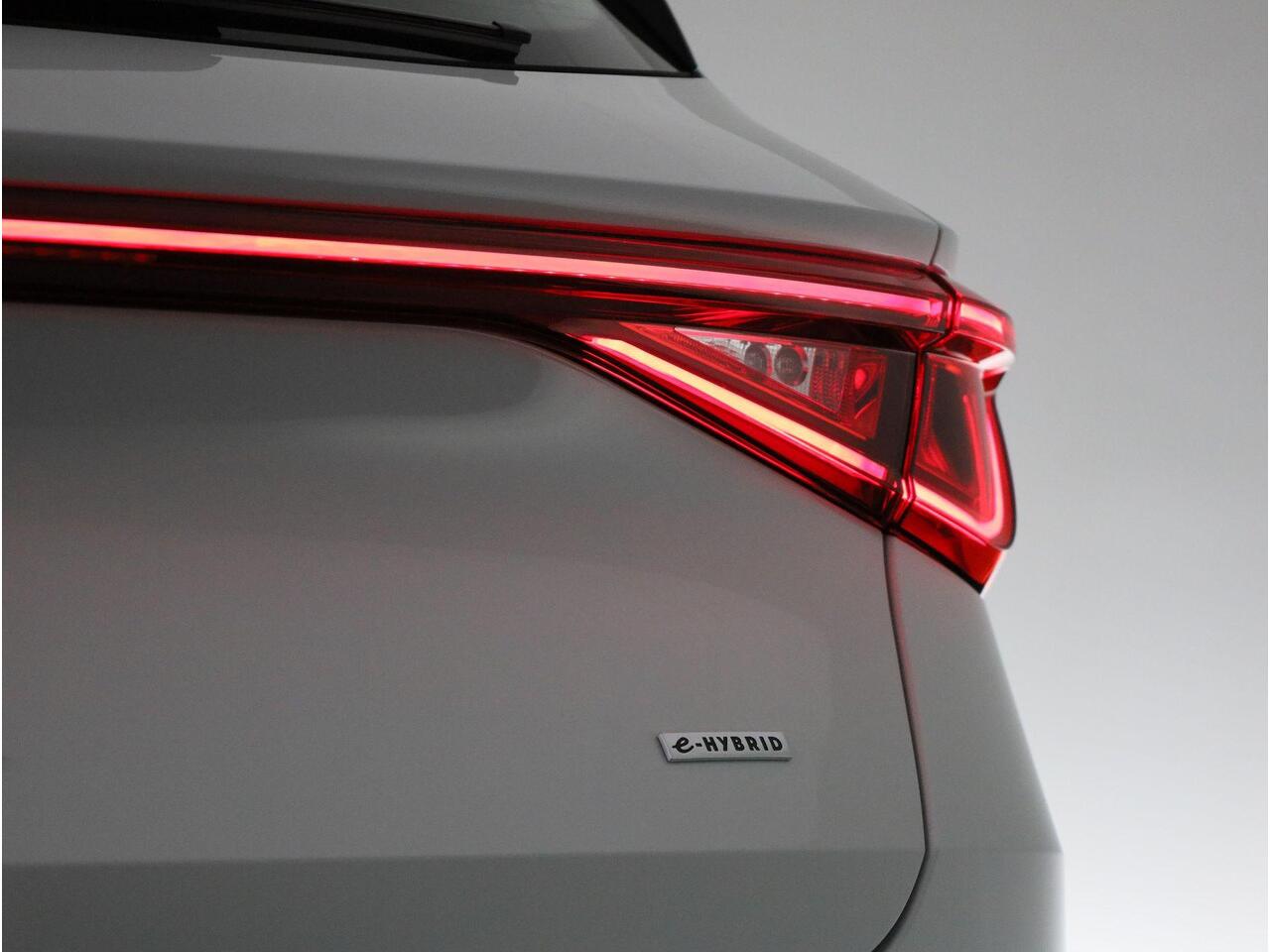 Seat LEON Sportstourer Style 1.5 TSI eHybrid 150 kW / 204 pk