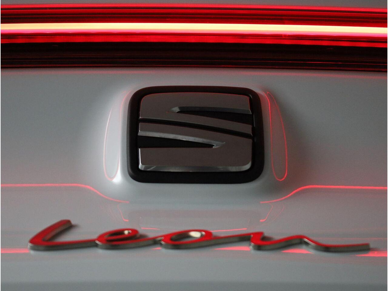 Seat LEON Sportstourer Style 1.5 TSI eHybrid 150 kW / 204 pk