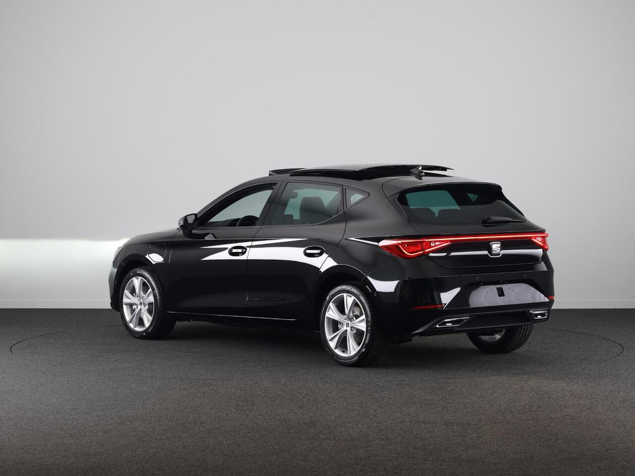 Seat LEON 1.5 TSI e-Hybrid FR Business | Black Pack | Glazen schuif-kanteldak | Safe & Driving Pack | Technology Pack | C2K - Velgen 'Black Pack', 18 inch