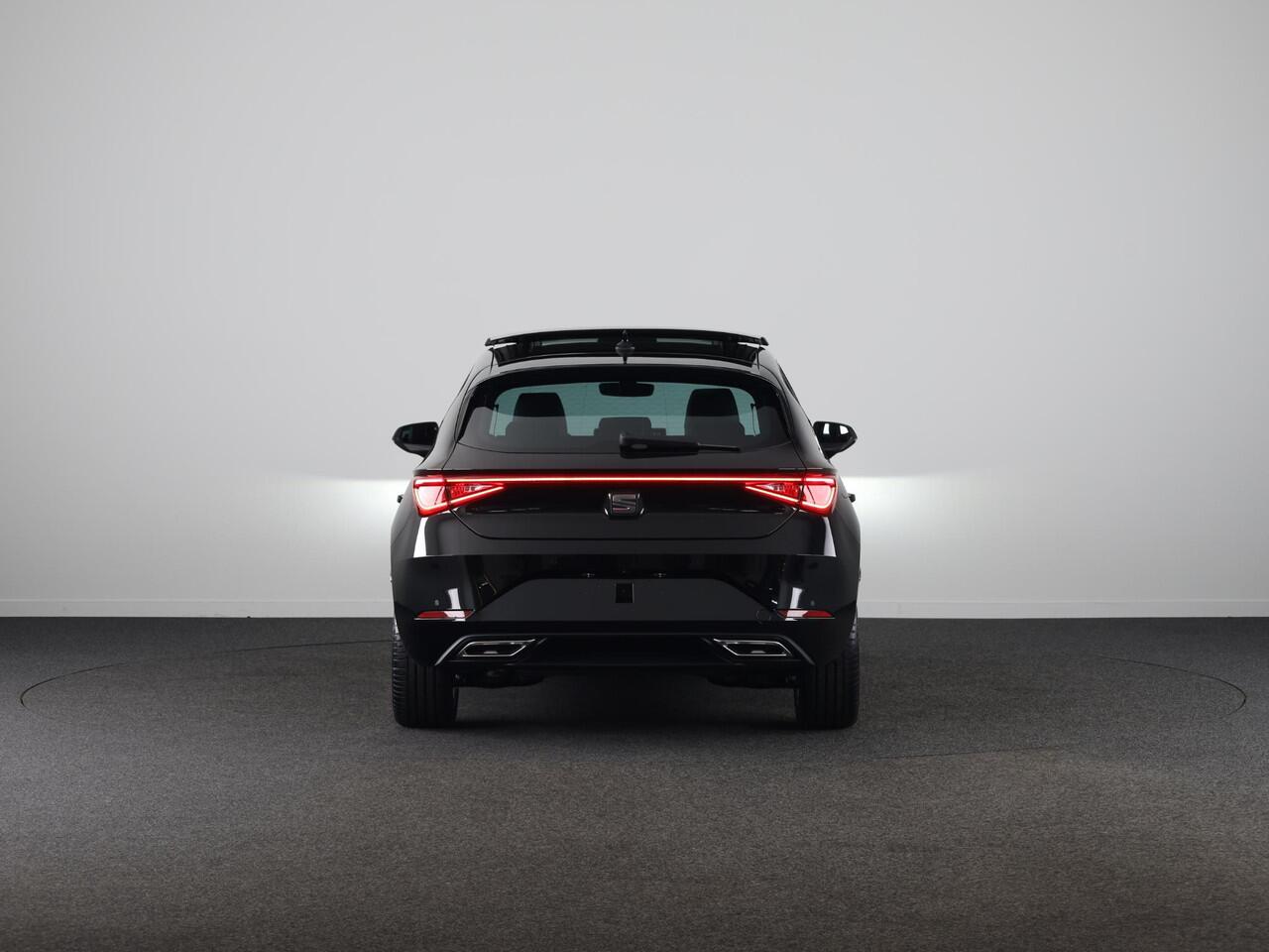 Seat LEON 1.5 TSI e-Hybrid FR Business | Black Pack | Glazen schuif-kanteldak | Safe & Driving Pack | Technology Pack | C2K - Velgen 'Black Pack', 18 inch