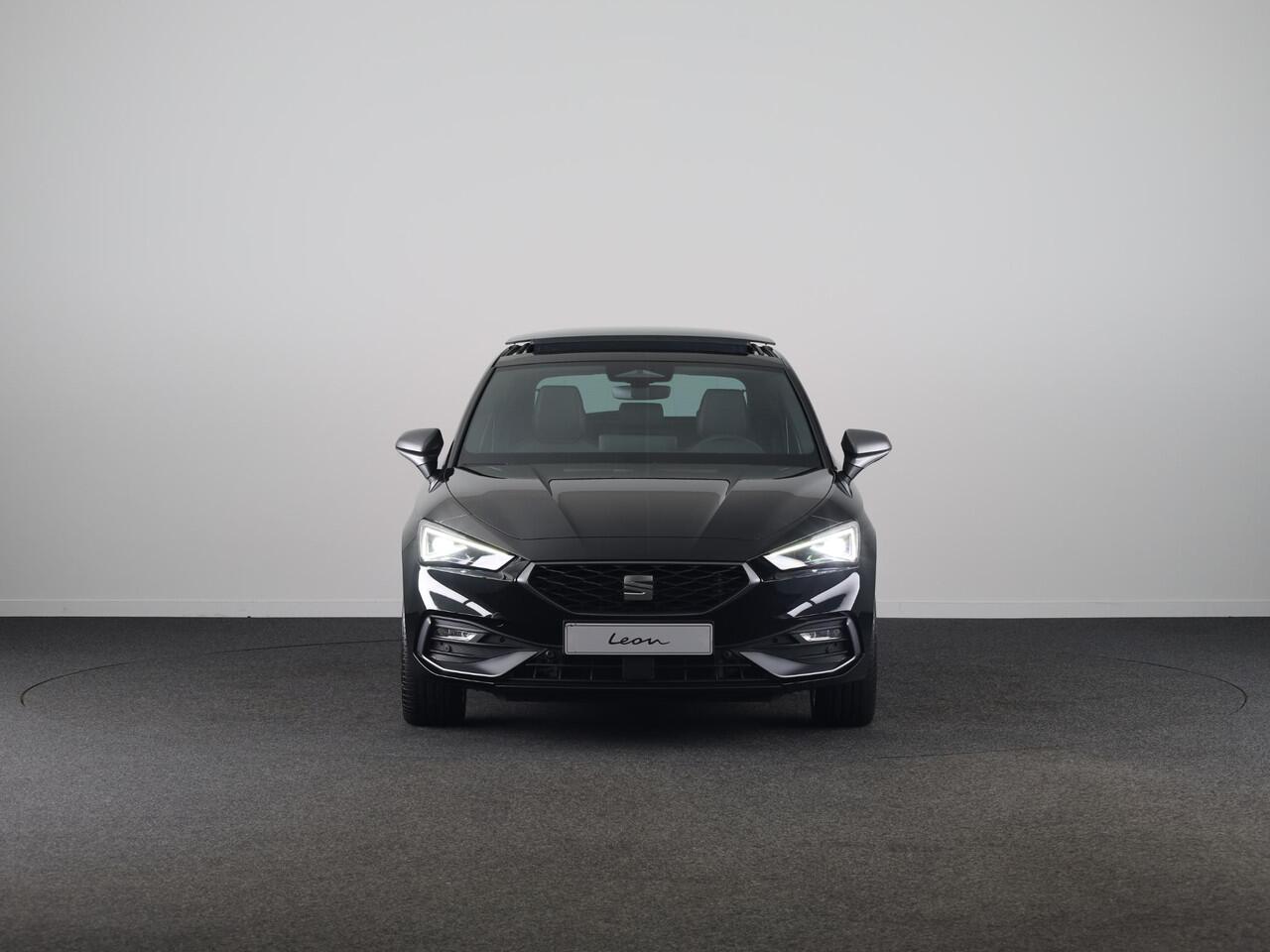 Seat LEON 1.5 TSI e-Hybrid FR Business | Black Pack | Glazen schuif-kanteldak | Safe & Driving Pack | Technology Pack | C2K - Velgen 'Black Pack', 18 inch