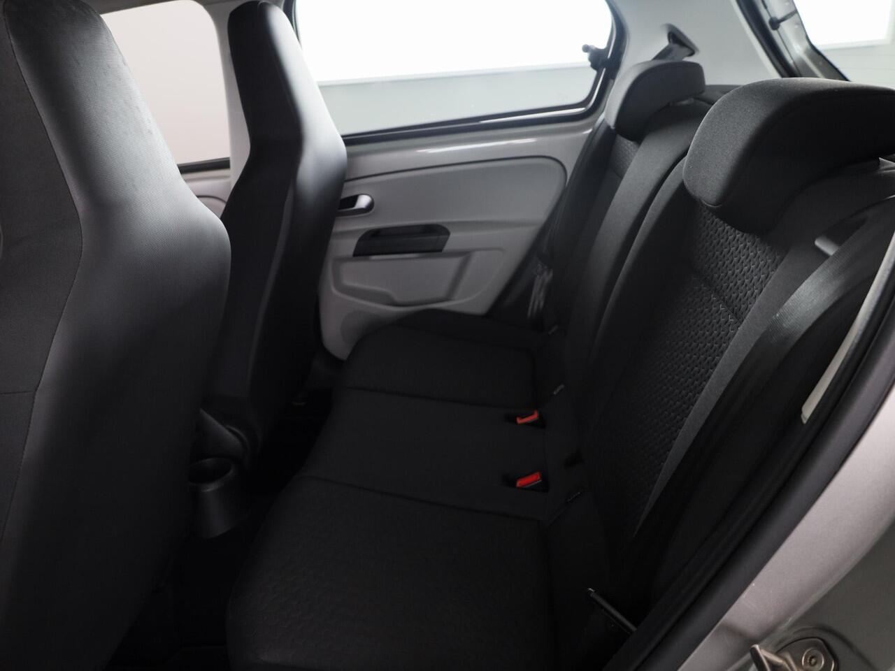 Seat MII 1.0 Style Intense 60 pk | Navigatie via App | Airco | Parkeersensoren achter | Cruise control |