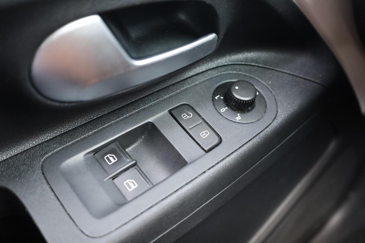 Seat MII Electric electric Plus 83PK / 61kW, NL auto 1e eigenaar dealeronderhouden, verwarmbare voorstoelen, climatronic, privacy glas, lederen stuurwiel, cruise control, parkeersensoren achter