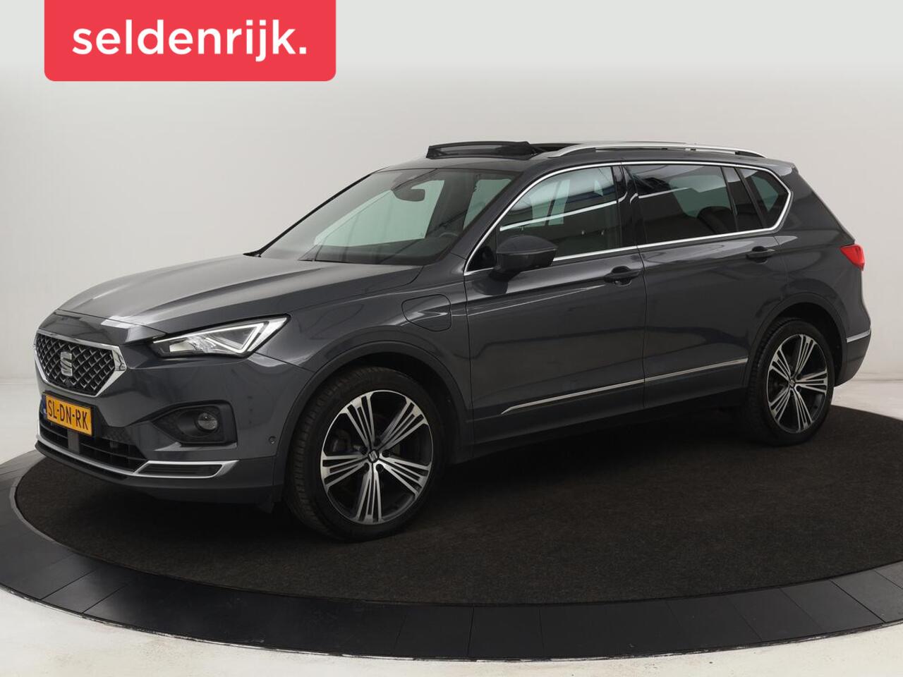 Seat Tarraco 1.4 TSI e-Hybrid PHEV Xcellence | Panoramadak | 360 Camera | Stoelverwarming | Carplay | Alcantara | Adaptive cruise | Achterbankverwarming | Navigatie | Park Assist | Plug In