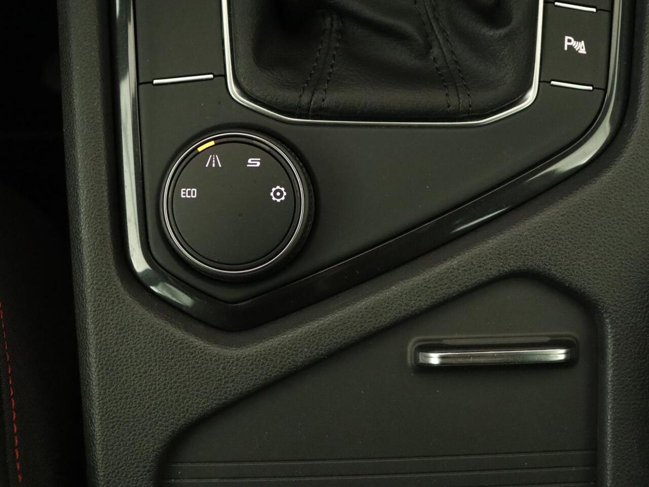 Seat Tarraco 1.5 TSI FR | Trekhaak | Carplay | Camera | Adaptive cruise | Trekhaak | Navigatie | Memory | Full LED | Sfeerverlichting | Keyless | Park Assist | 20'' lichtmetalen velgen