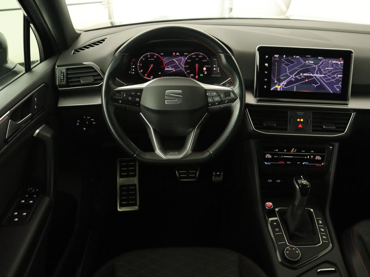 Seat Tarraco 1.5 TSI FR | Trekhaak | Carplay | Camera | Adaptive cruise | Trekhaak | Navigatie | Memory | Full LED | Sfeerverlichting | Keyless | Park Assist | 20'' lichtmetalen velgen