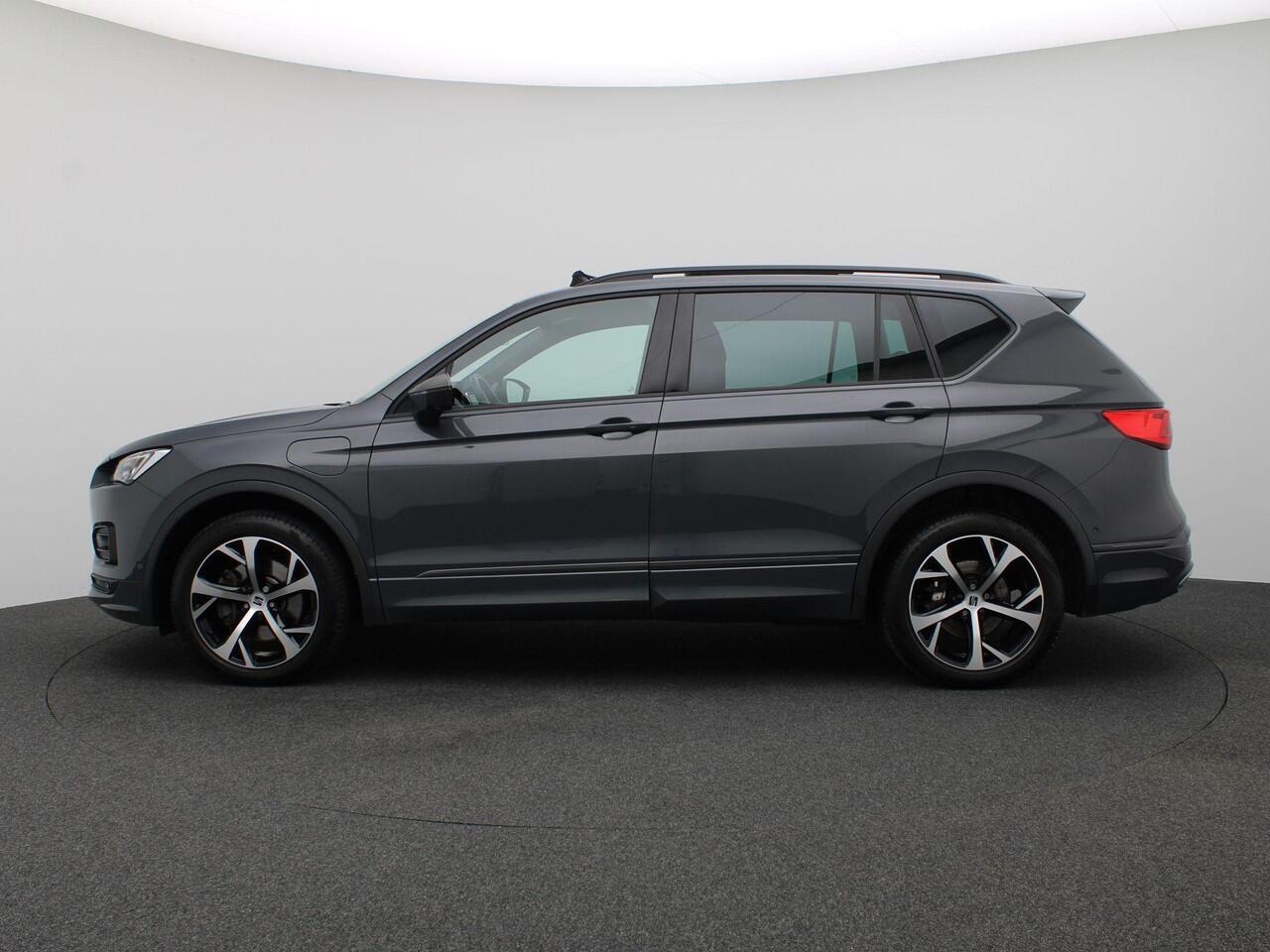 Seat Tarraco 1.4 TSI e-Hybrid PHEV FR Business int. 245PK DSG Pano-Schuifdak, Trekhaak, 19" LM Velgen, Keyless, Voorstoelen en achterbank verwarmd, Side Assist, Elektr. Achterklep