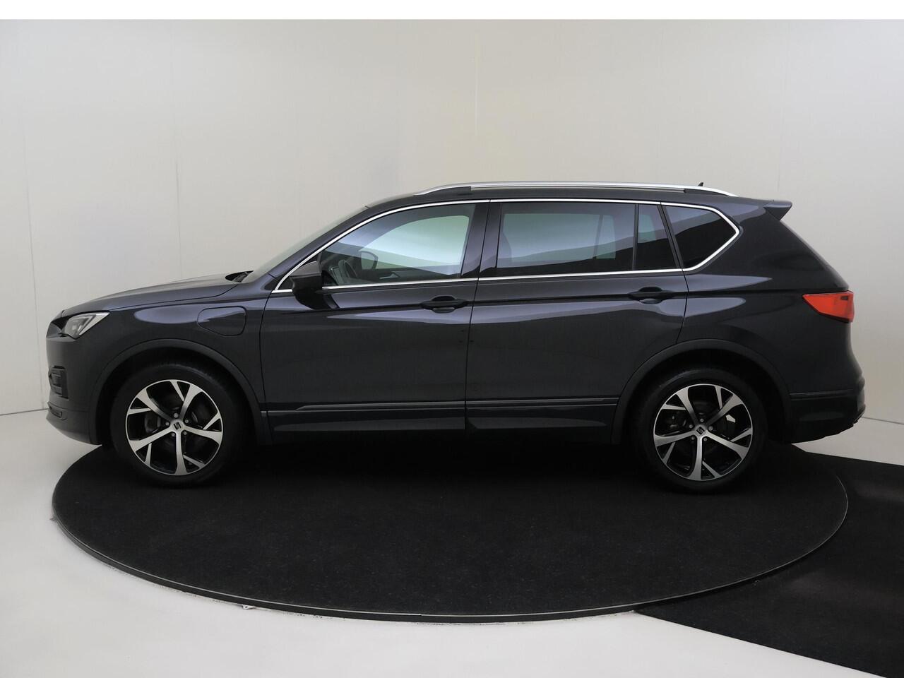 Seat Tarraco 1.4 TSI e-Hybrid PHEV FR Business | Trekhaak | Parkeerassistent | Adaptieve demping systeem | 360 camera | 3-zone airco | Dodehoek detectie | Keyless | Stoel- en stuurwielverwarming |