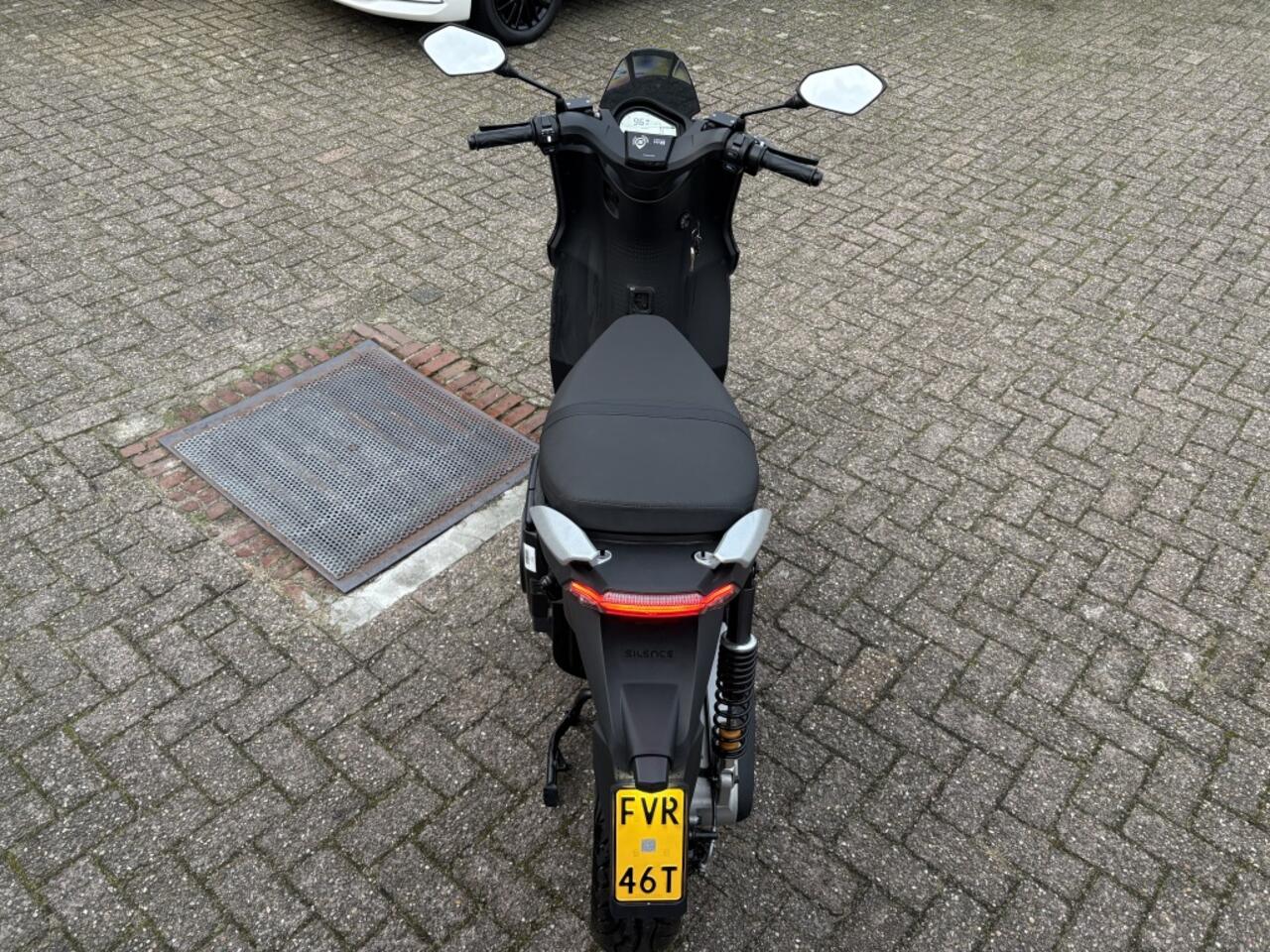 Silence 100% ELECTR. Bromscooter Silence S01 5.6 kWh EIGEN MOBIELE ACCU!!!