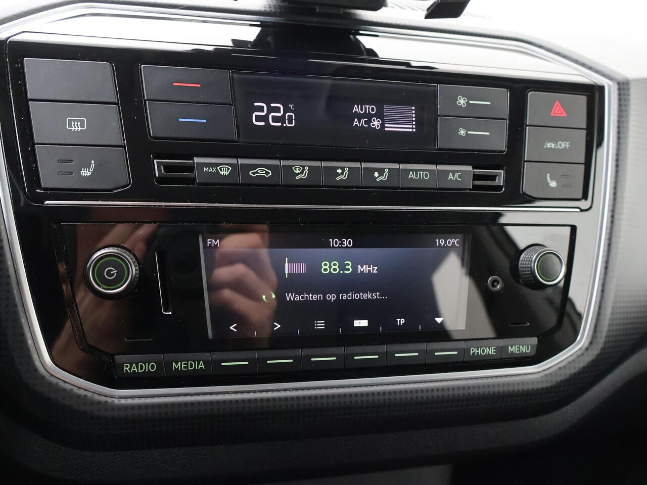 Skoda E-Citigo e-iV EV Ambition | 83 PK | SoH 87% | Voorstoelen verwarmd | Climate control | Parkeersensoren achter |