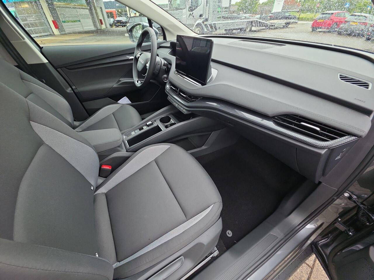 Skoda Elroq Selection Elektromotor 150 kW / 204 PK SUV Elektri | Metallic Lak | 19'' Lichtmetalen Velgen | 1500,- inruilvoordeel!