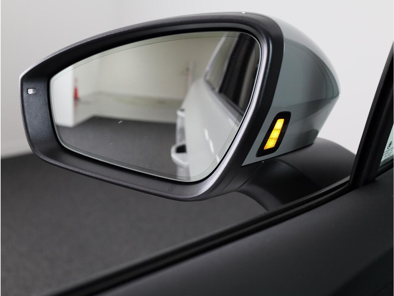 Skoda Elroq 60 Selection 204 pk | Camera | Blind Spot | Cruise Control | 429km range | CarPlay