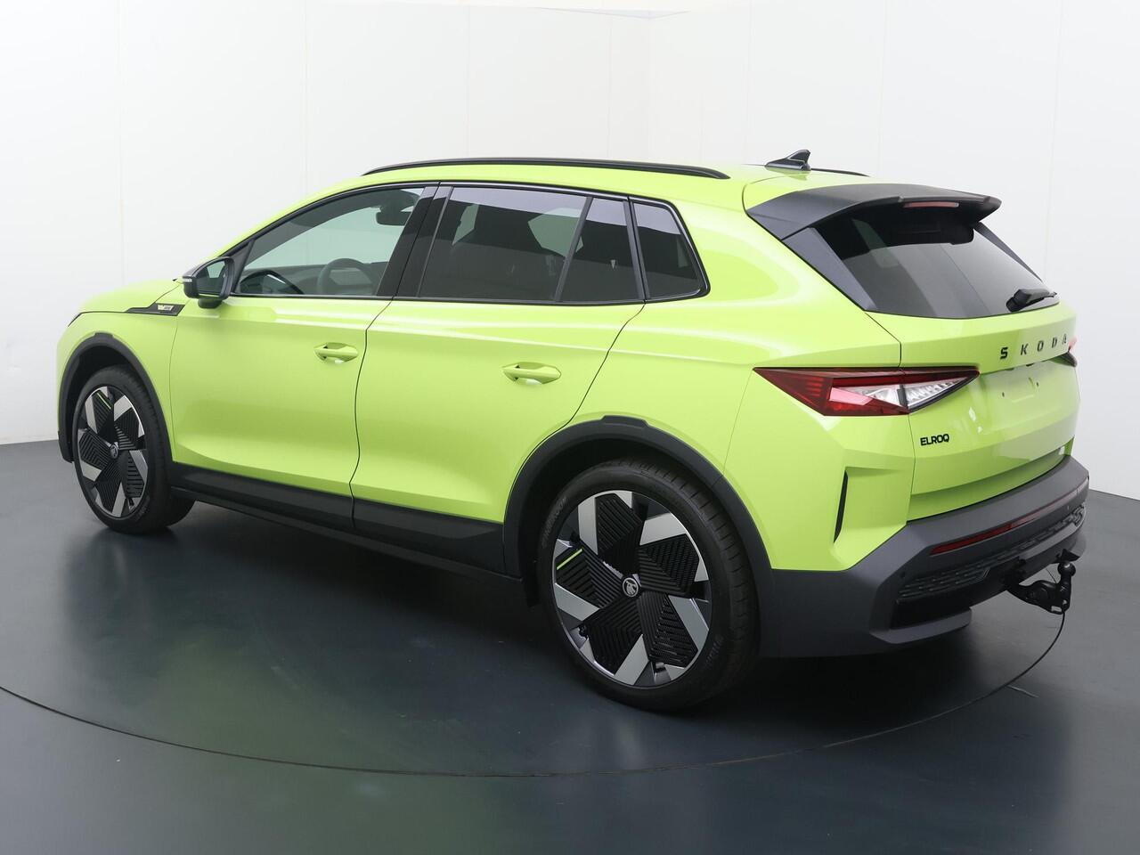 Skoda Elroq RS 340 PK 4X4 | Mamba Green | Trekhaak | Rondomzicht camera | 21" lichtmetalen velgen | Warmtepomp |
