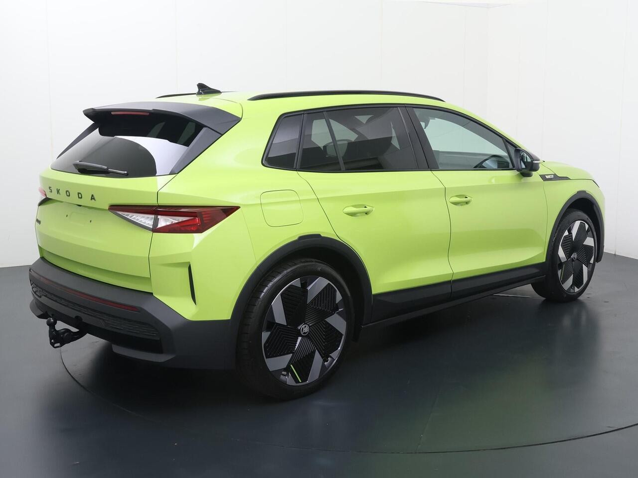 Skoda Elroq RS 340 PK 4X4 | Mamba Green | Trekhaak | Rondomzicht camera | 21" lichtmetalen velgen | Warmtepomp |